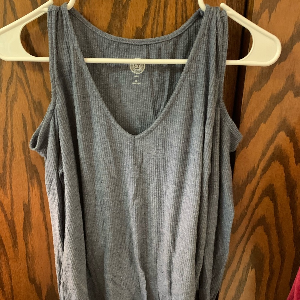Shoulder less dressy long sleeve tee